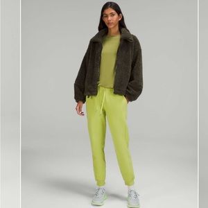 Lululemon NEW Scuba Jogger Size 8 Wasabi